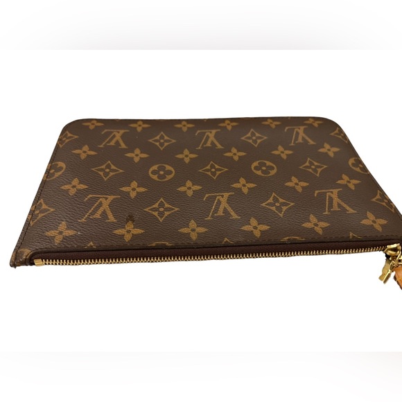 Authentic Louis Vuitton Monogram wristlet!  Great condition. Small spot on side. - Picture 5 of 14
